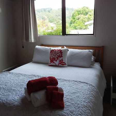 104 On Moore Bed & Breakfast Whangamata Exterior foto