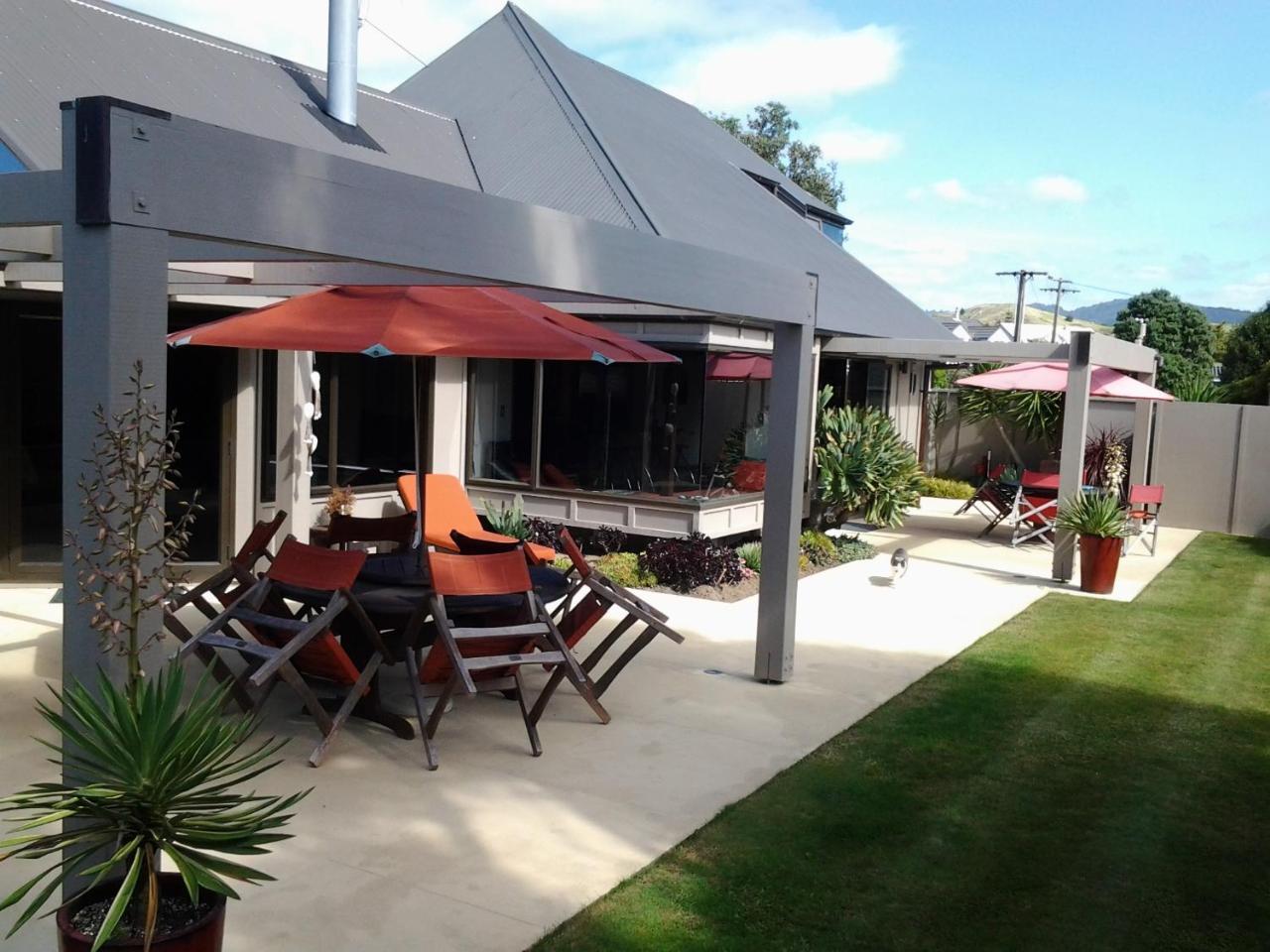 104 On Moore Bed & Breakfast Whangamata Exterior foto